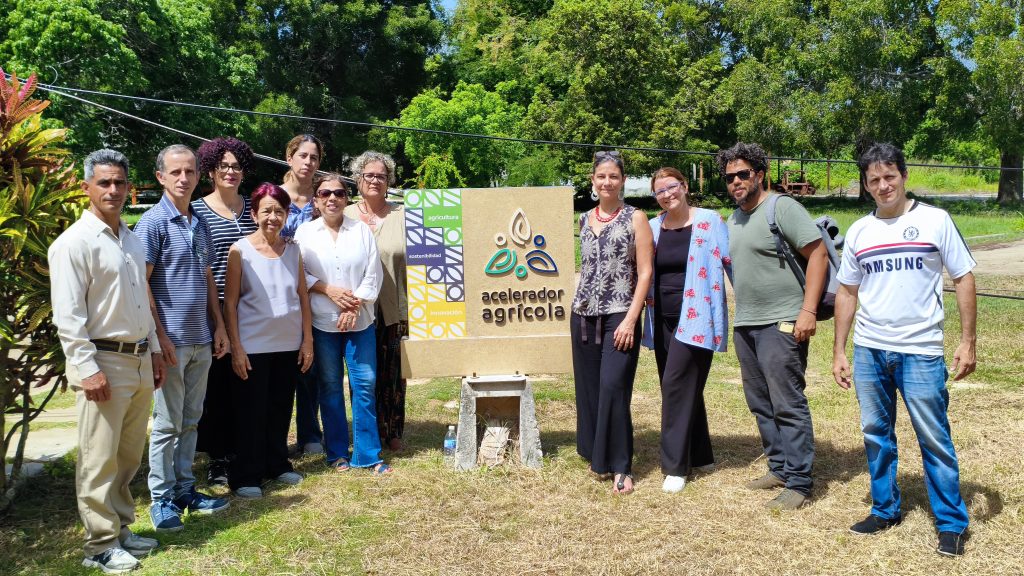 Dirección Ejecutiva del Caribbean Agroecology Institute (CAI) reconoce avances del Proyecto Fincas Digitales en la Universidad de La Habana 1 Equipo Fincas Digitales con Dra Margarita Fernandez CAI