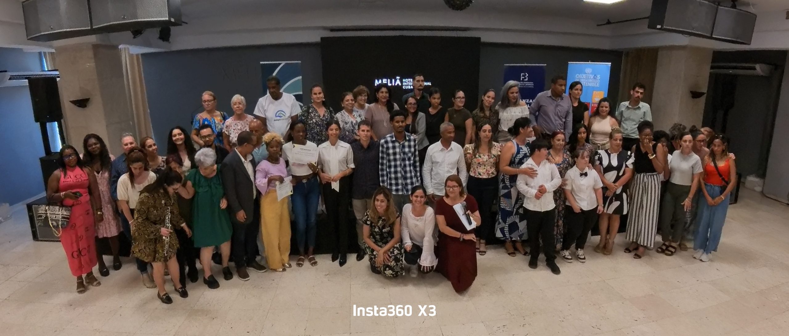 10ma Ronda 1 Foto Grupal DemoDay X Ronda Incuba scaled