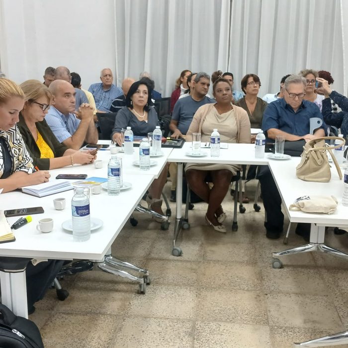 Visita la comisión evaluadora la Fundación UH