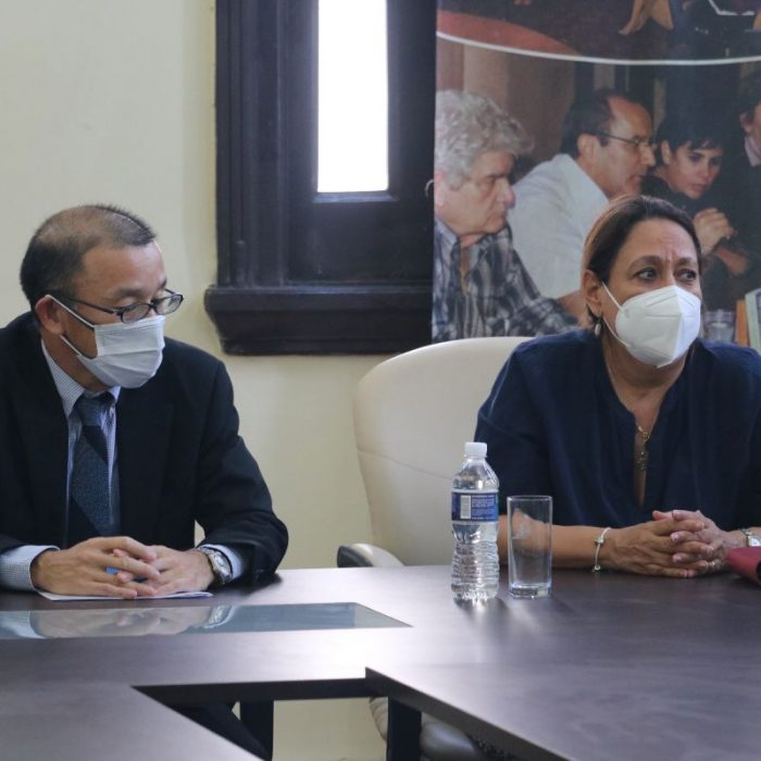 Firma del primer convenio de cooperación internacional de la Fundación Universitaria de Innovación y Desarrollo de la Universidad de La Habana